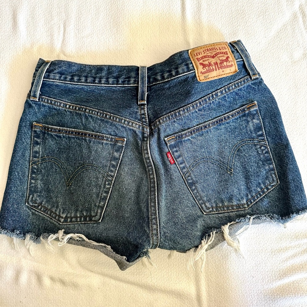Women’s Levi’s‎ 501 Cutoff Shorts, Blue Denim - Picture 3 of 6